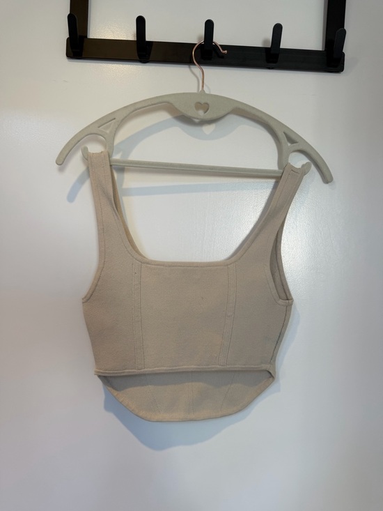 Aritzia Babaton Sculpted Tank Crop Top - Light Beige - Picture 4 of 4